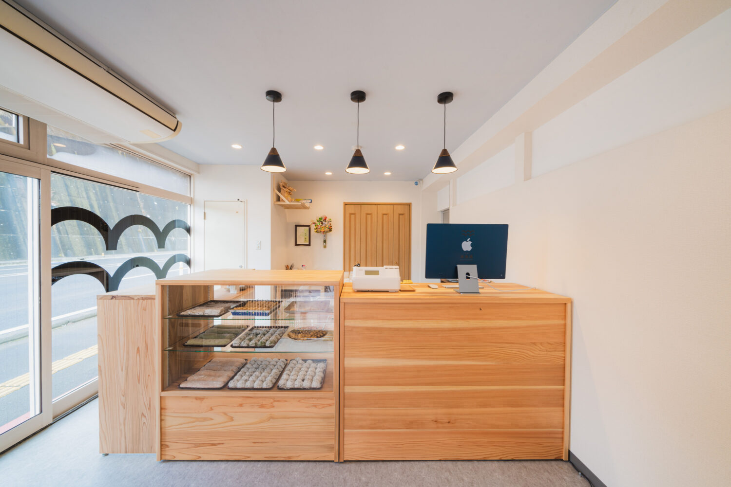 2022年12月に塩竈市にオープンしたばかりの餅菓子屋「しおがま 松島屋」のブランディングデザイン